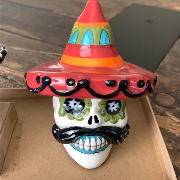 Blue Sky Halloween Skull Salt & Pepper Shakers - Picture 4 of 8